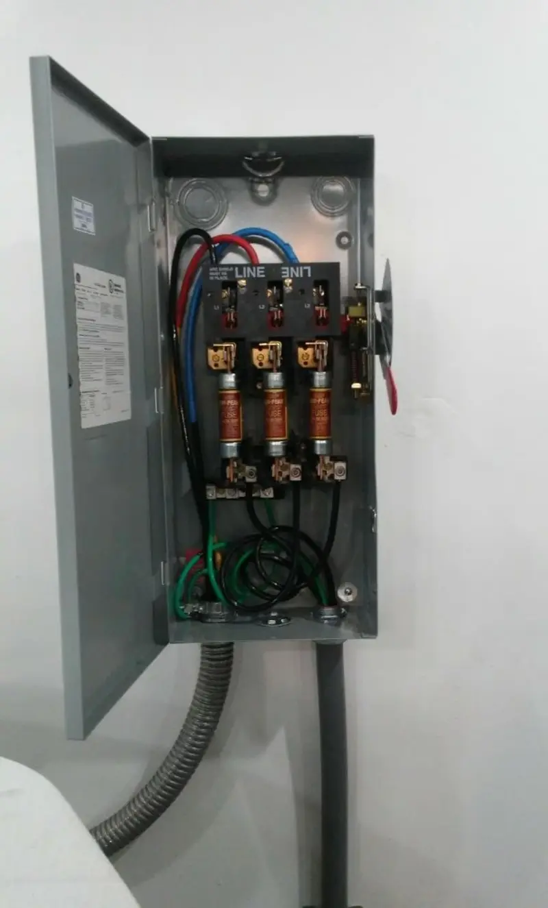 Three-phase disconnect switch installed for Electrical Wiring & Rewiring in Constantine